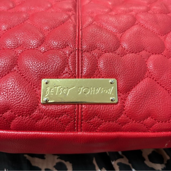 Betsey Johnson Red Heart Shape Quilted Bag with Gold hardware - Picture 5 of 12